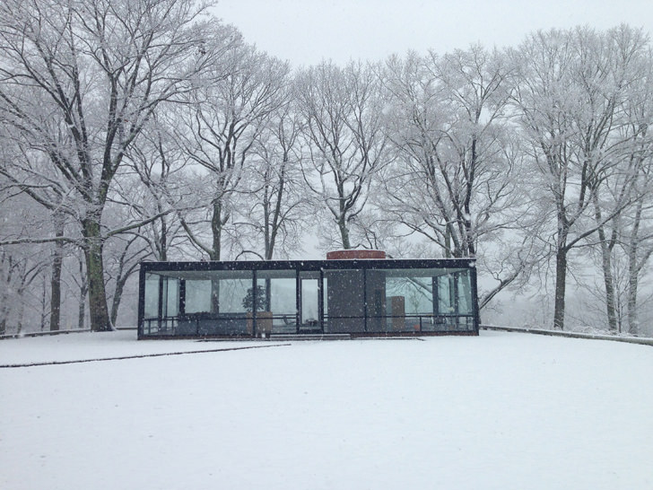 glass house philip johnson snow